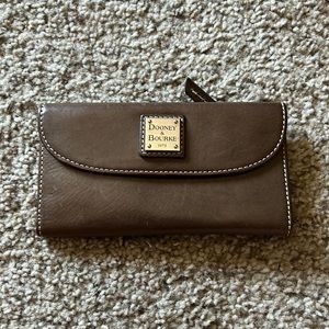 Dooney & Bourke wallet